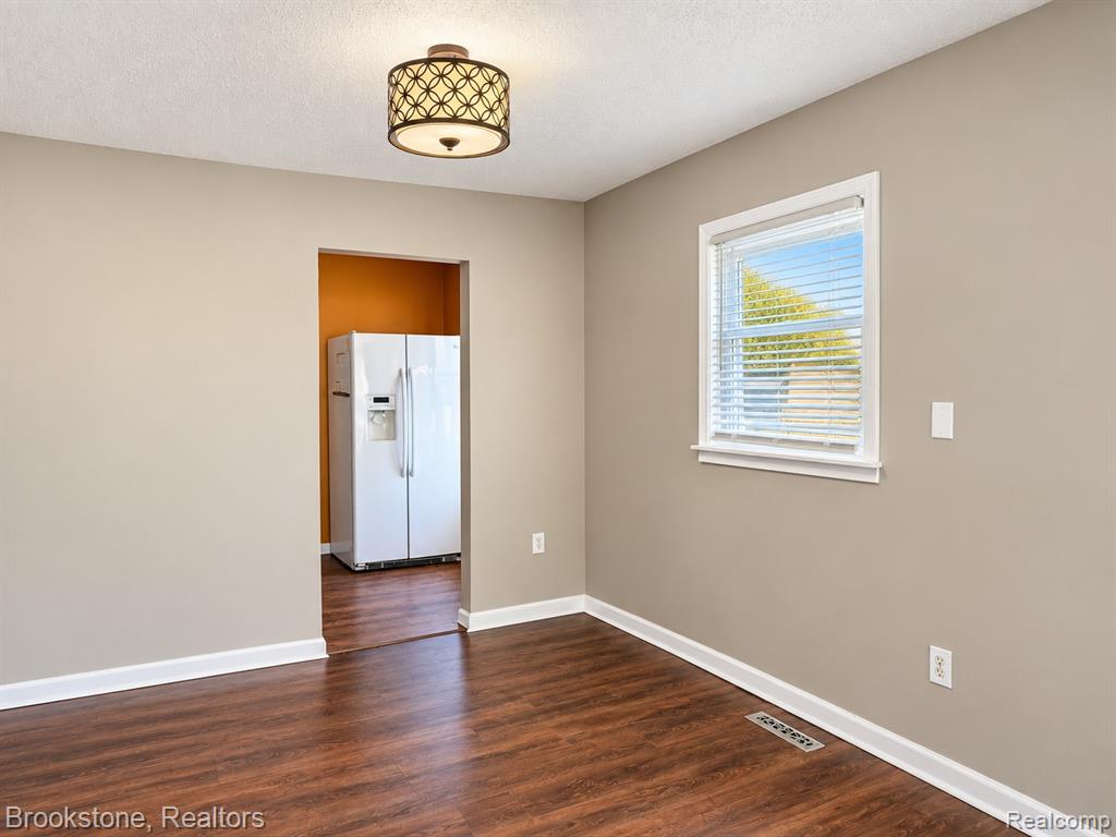 5898 N Globe Street Property Photo 5