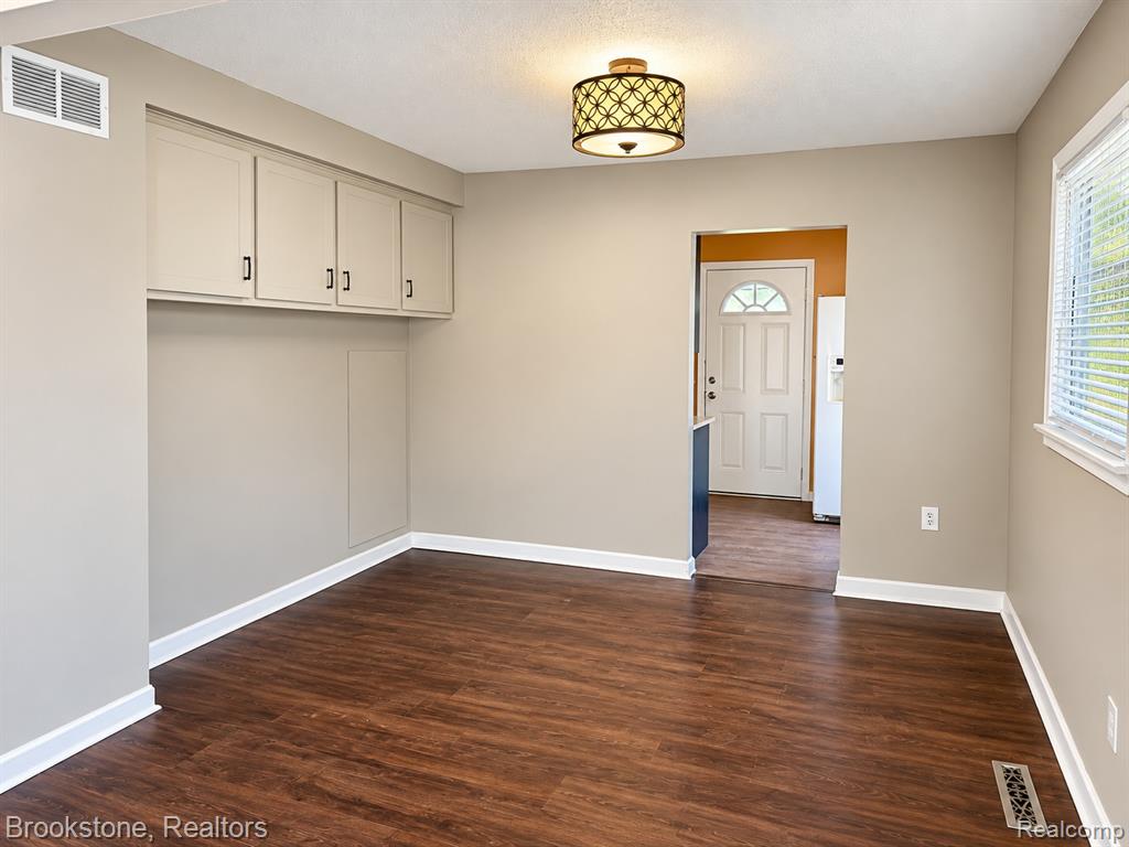 5898 N Globe Street Property Photo 6