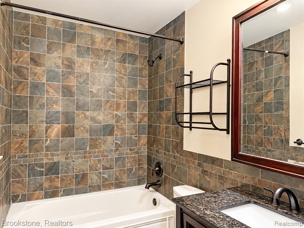 5898 N Globe Street Property Photo 11