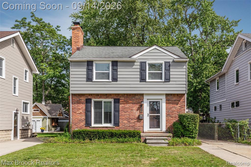 1033 Irving Avenue Property Photo 1