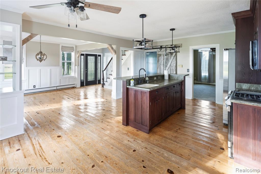 5750 Maple Road Property Photo 4