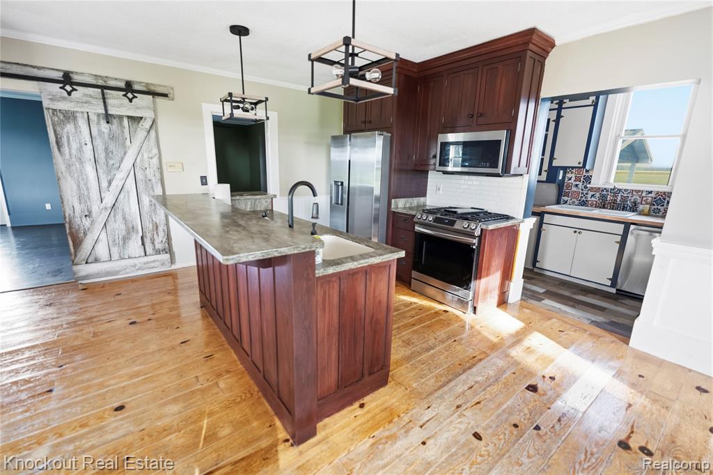 5750 Maple Road Property Photo 5