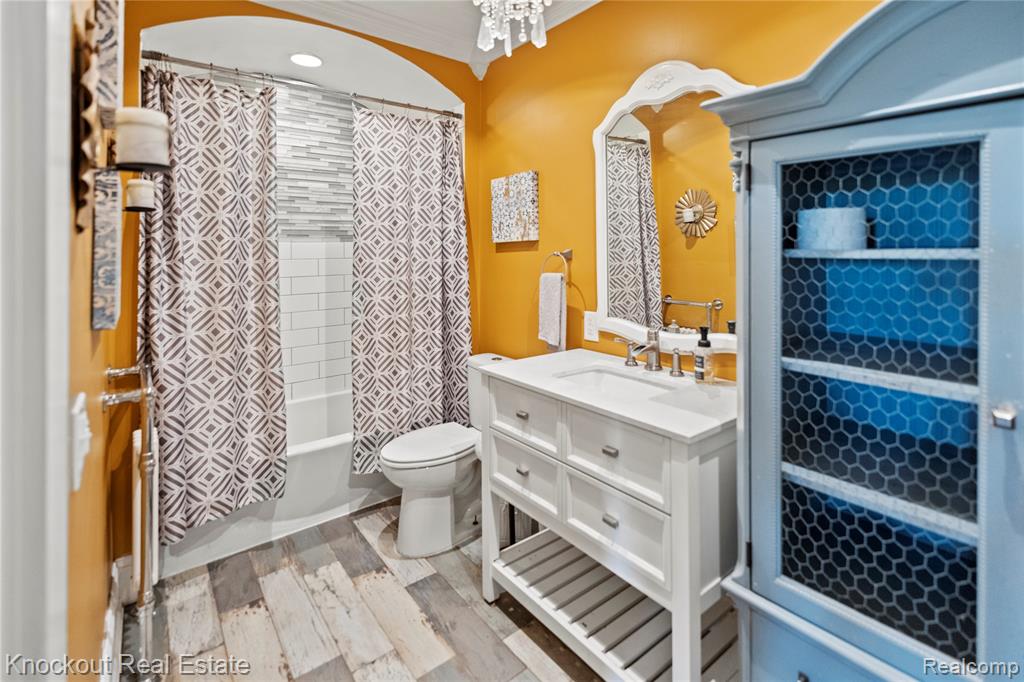 5750 Maple Road Property Photo 12