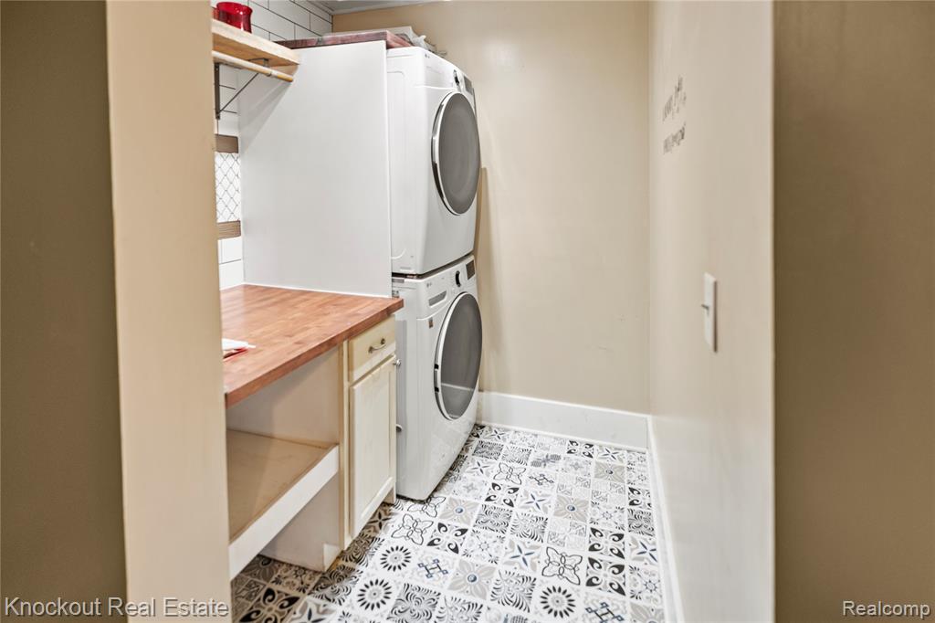 5750 Maple Road Property Photo 15