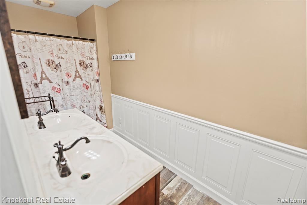 5750 Maple Road Property Photo 29