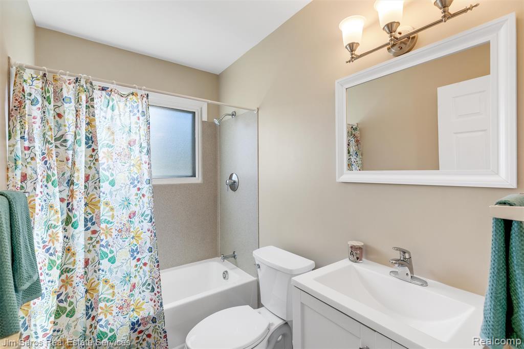 6741 Deering Street Property Photo 9