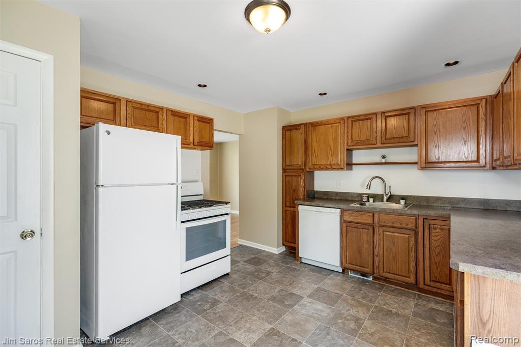 6741 Deering Street Property Photo 14