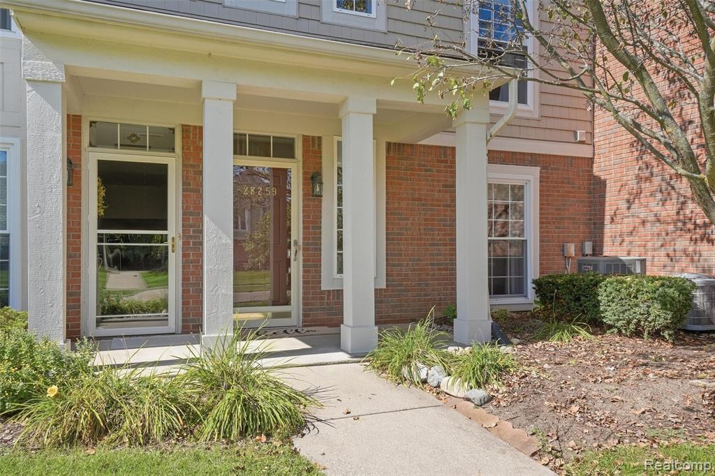 28259 Oakmonte Circle Property Photo 5