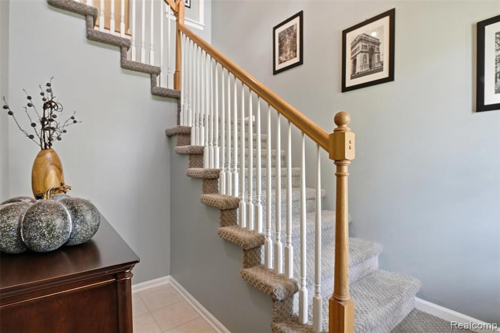 28259 Oakmonte Circle Property Photo 8