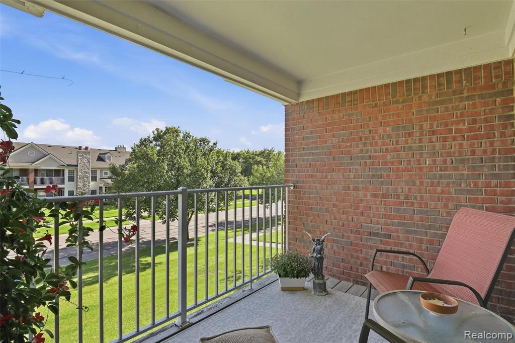 28259 Oakmonte Circle Property Photo 16