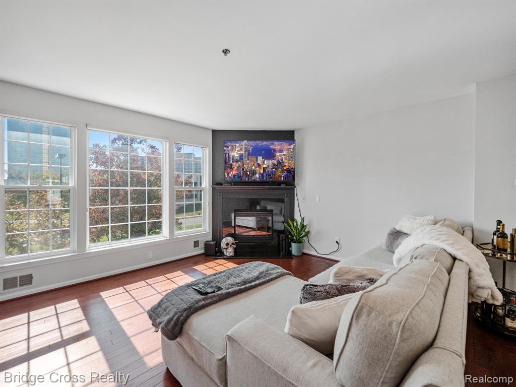 20308 Boardwalk Boulevard Property Photo 10