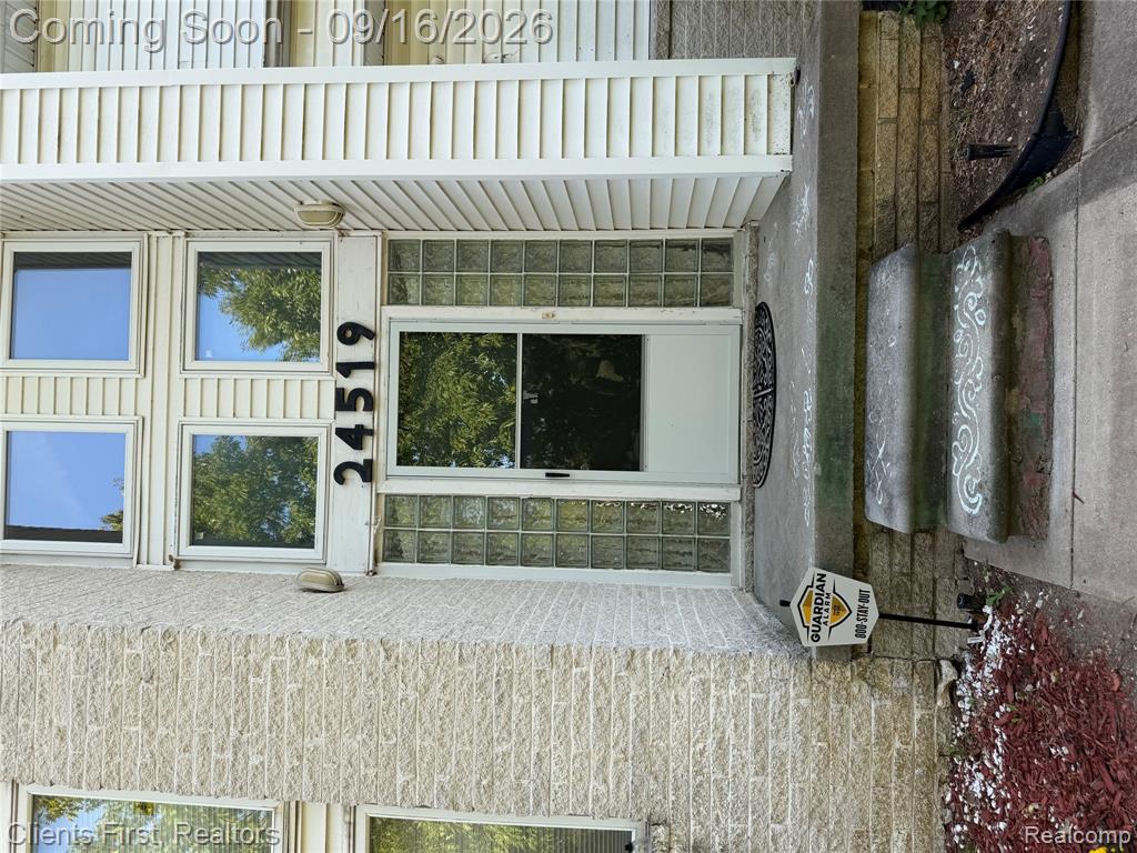 24519 Willowbrook Property Photo 3