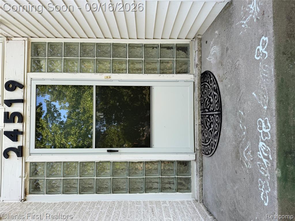 24519 Willowbrook Property Photo 4