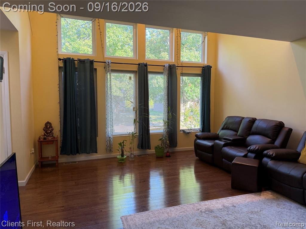 24519 Willowbrook Property Photo 9