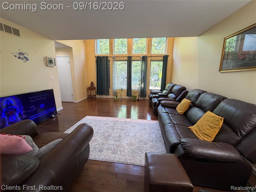24519 Willowbrook Property Photo 10