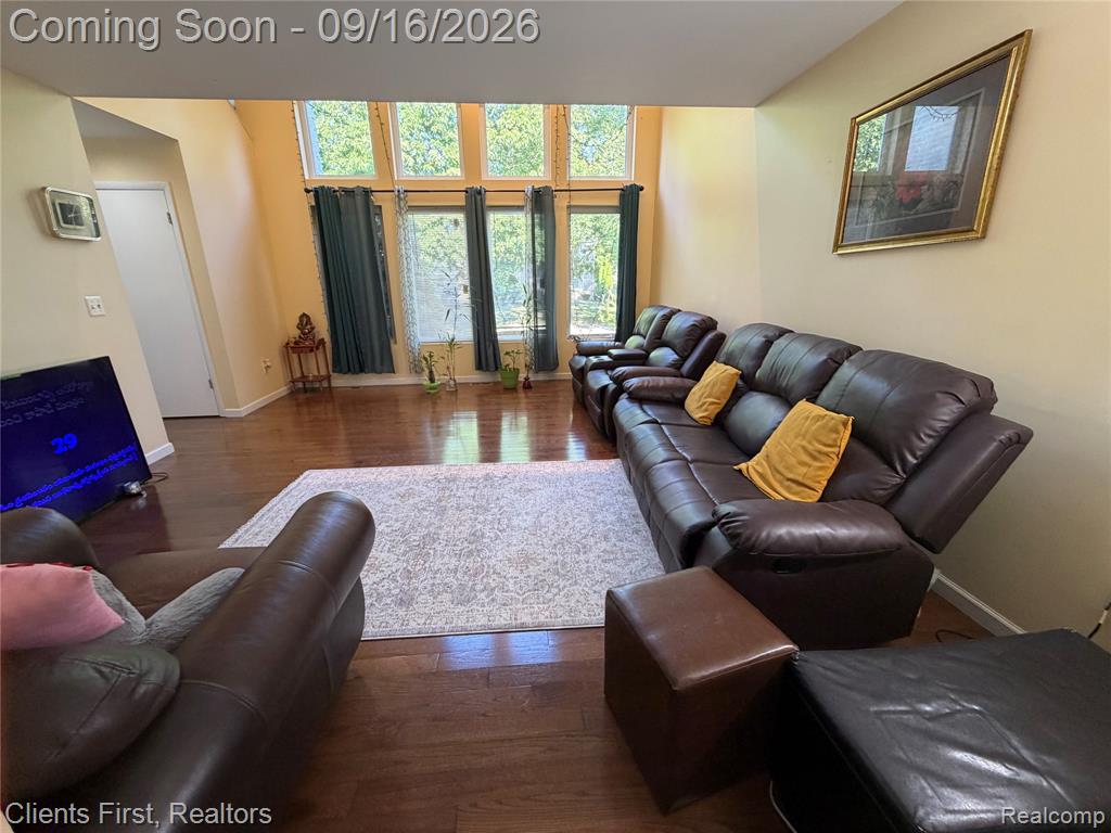 24519 Willowbrook Property Photo 12
