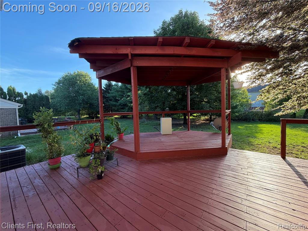 24519 Willowbrook Property Photo 24