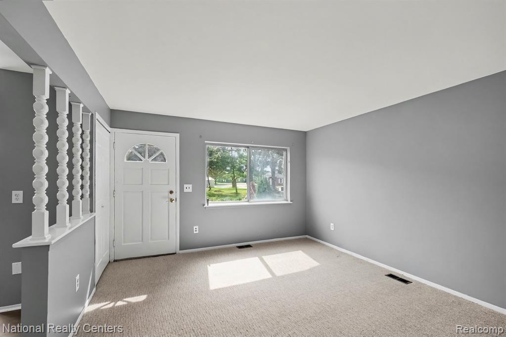1069 Urbancrest Drive Property Photo 3