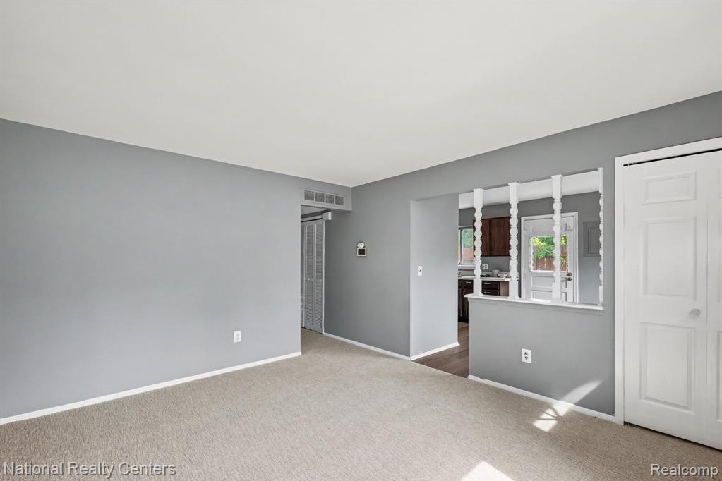 1069 Urbancrest Drive Property Photo 4