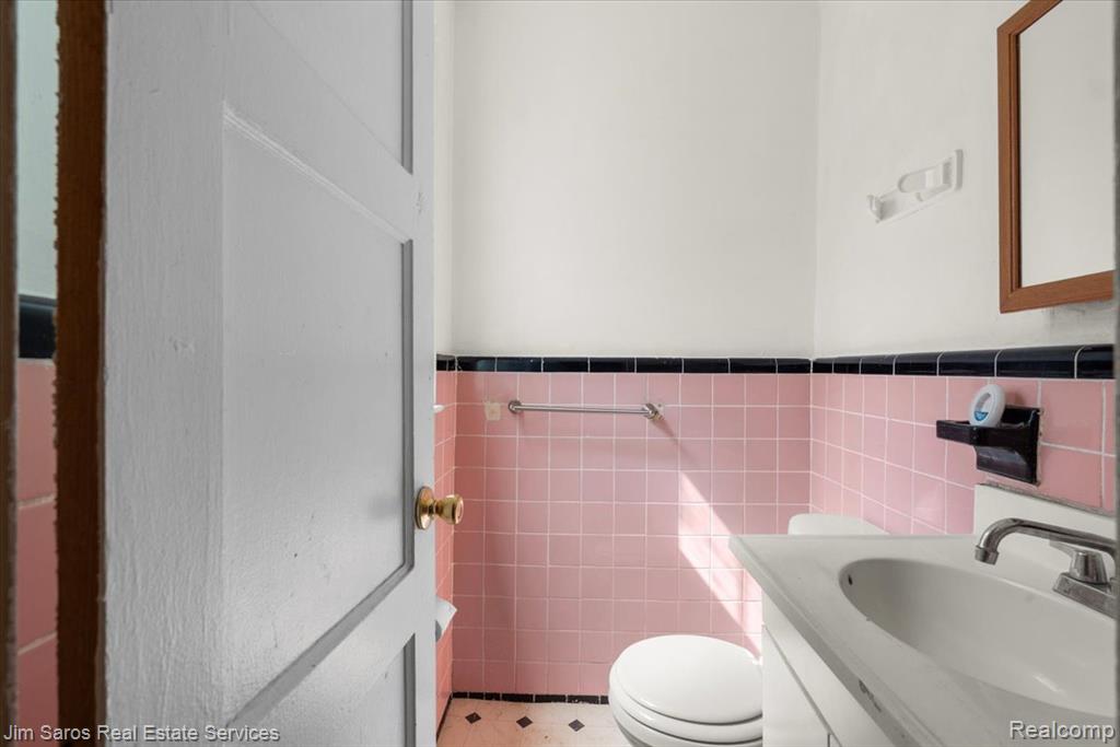 3364 Ewald Circle Property Photo 5