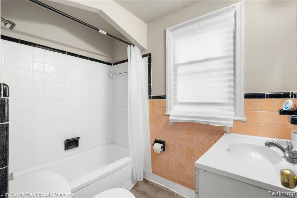 3364 Ewald Circle Property Photo 8