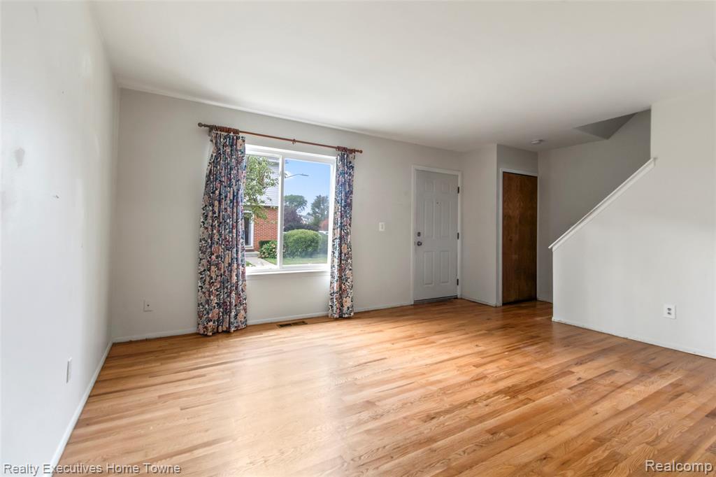 27962 Eastwick Square Property Photo 5