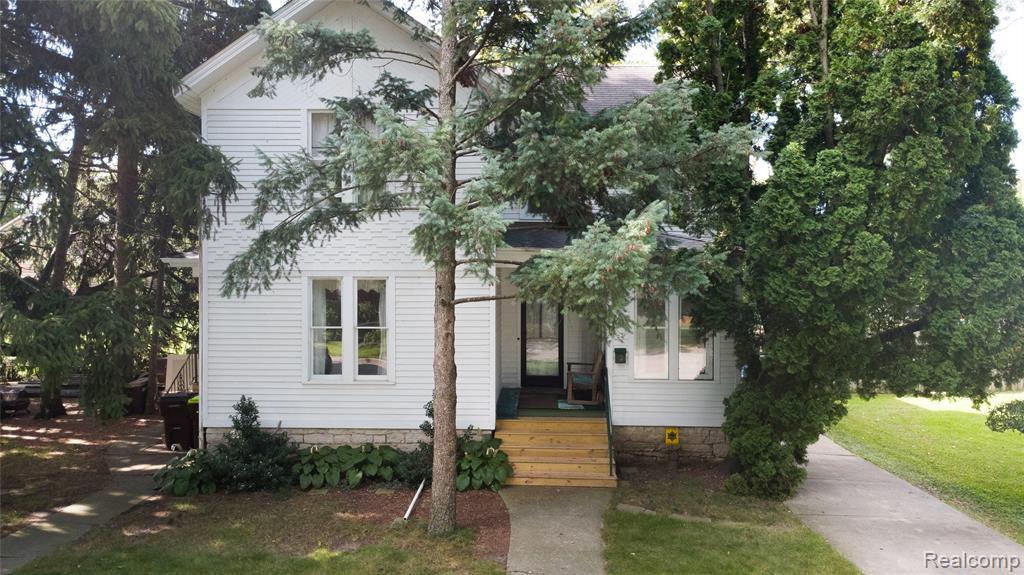 426 E 4th Street Property Photo 1