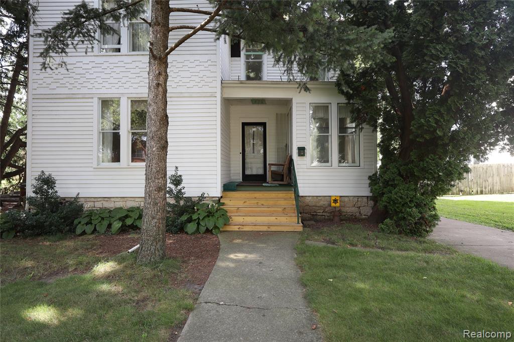 426 E 4th Street Property Photo 2