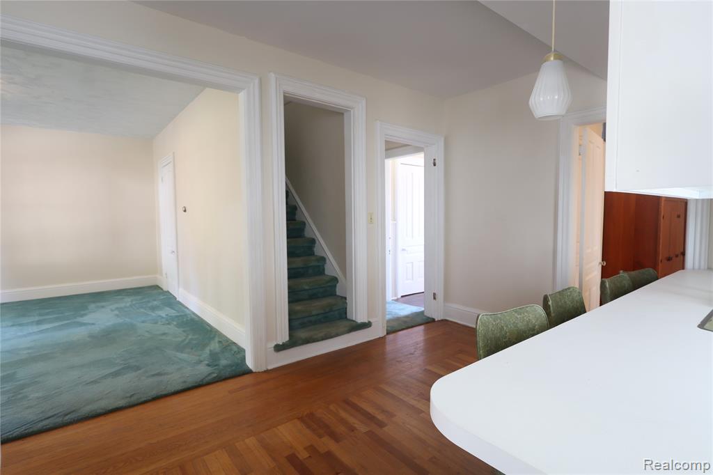 426 E 4th Street Property Photo 4