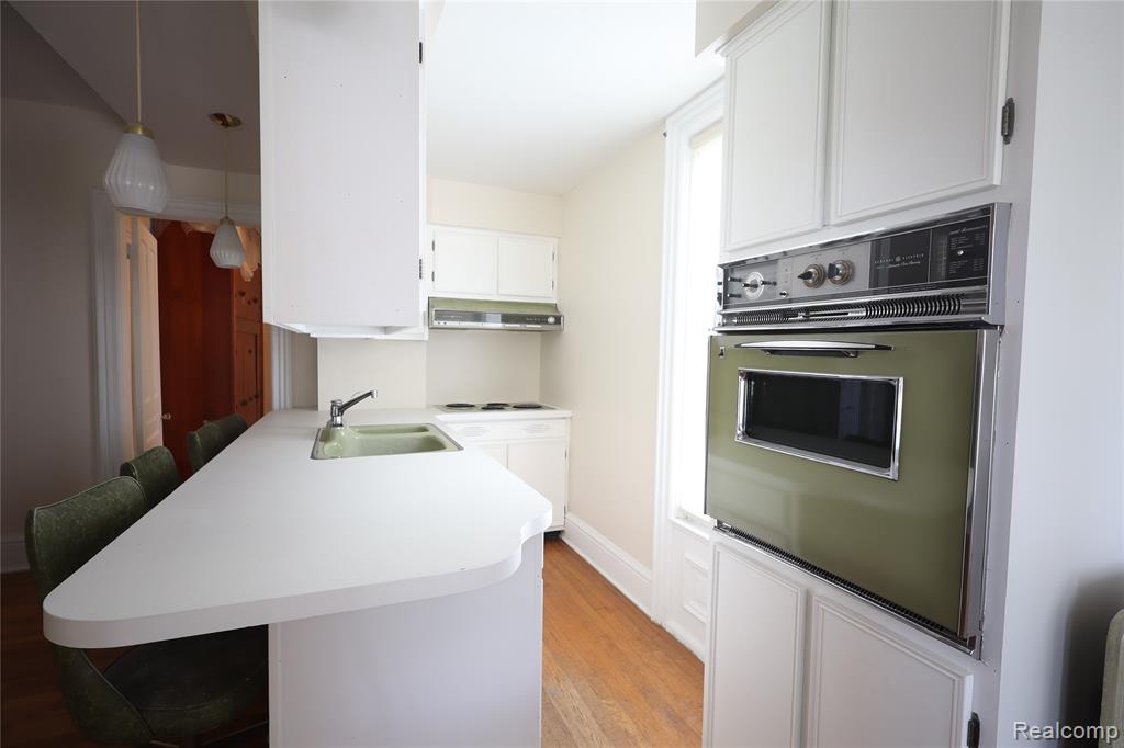 426 E 4th Street Property Photo 7