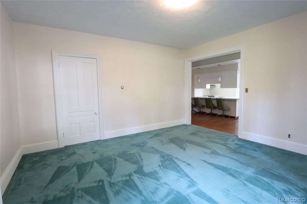 426 E 4th Street Property Photo 12