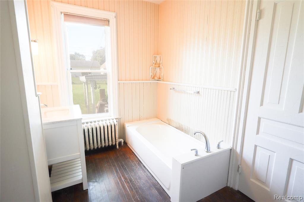426 E 4th Street Property Photo 13