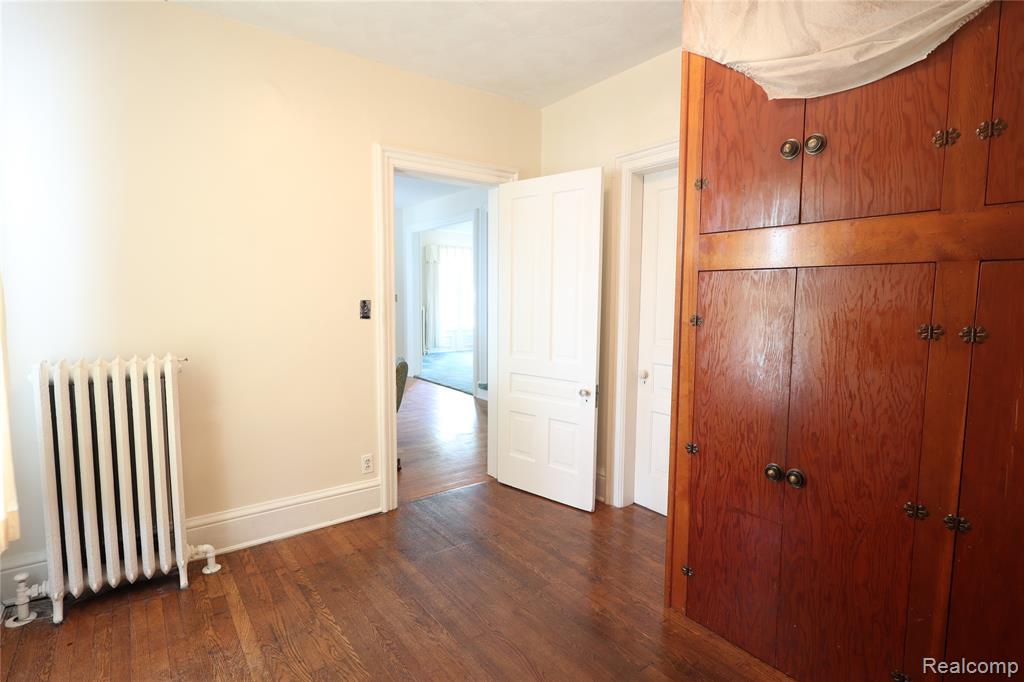 426 E 4th Street Property Photo 16