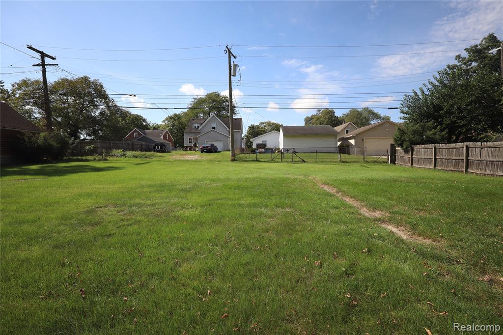426 E 4th Street Property Photo 27