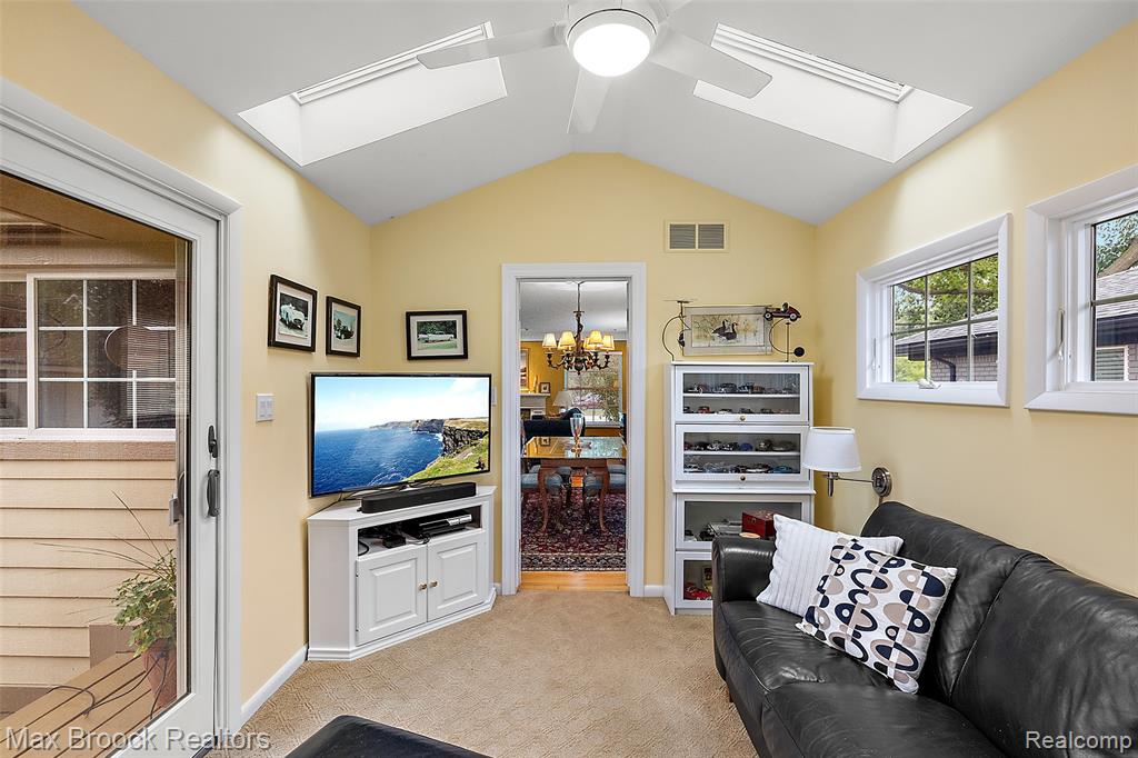18408 Beverly Road Property Photo 7