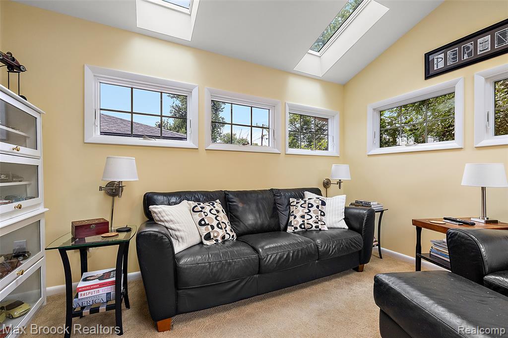 18408 Beverly Road Property Photo 8