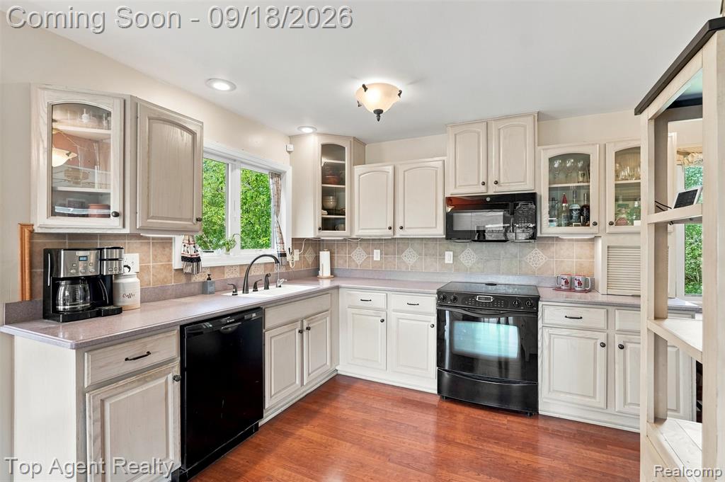 247 Scott Road Property Photo 3