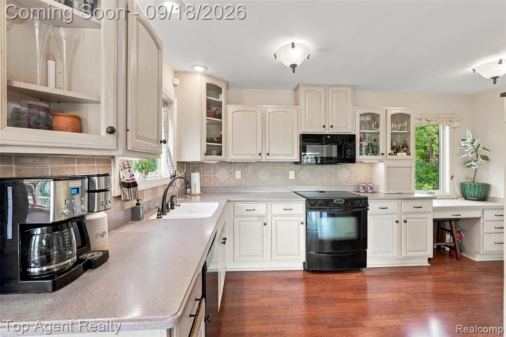247 Scott Road Property Photo 5