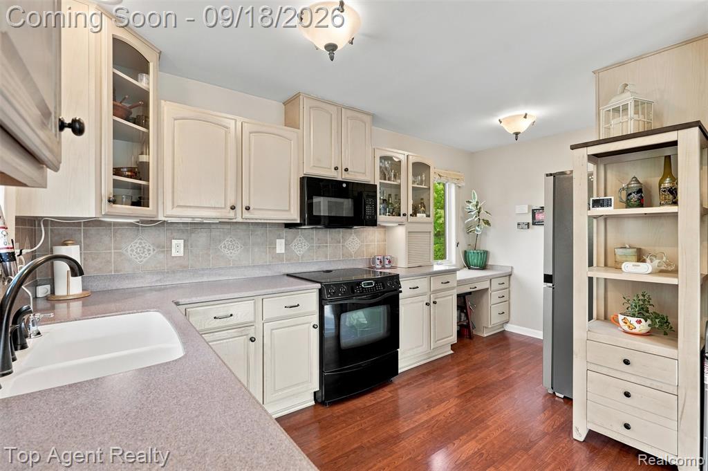 247 Scott Road Property Photo 6