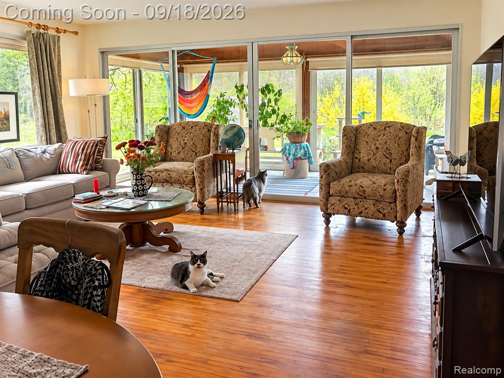 717 E Parkdale Avenue Property Photo 4
