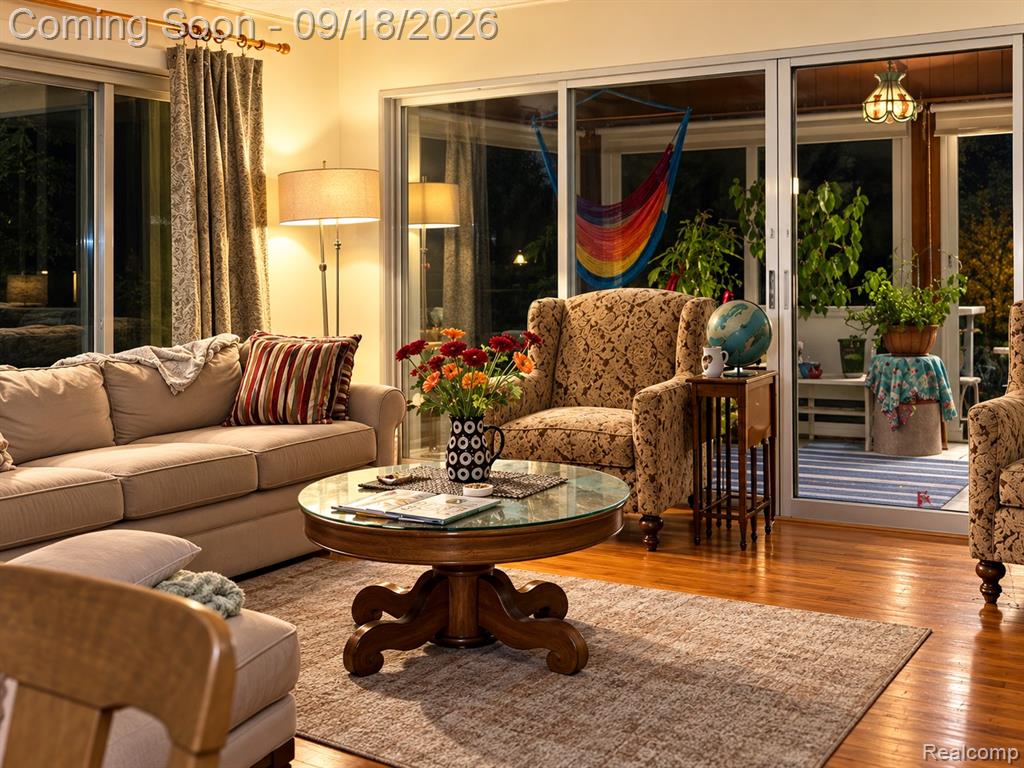 717 E Parkdale Avenue Property Photo 6