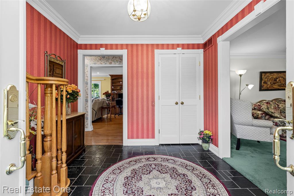 69 Willow Tree Place Property Photo 3