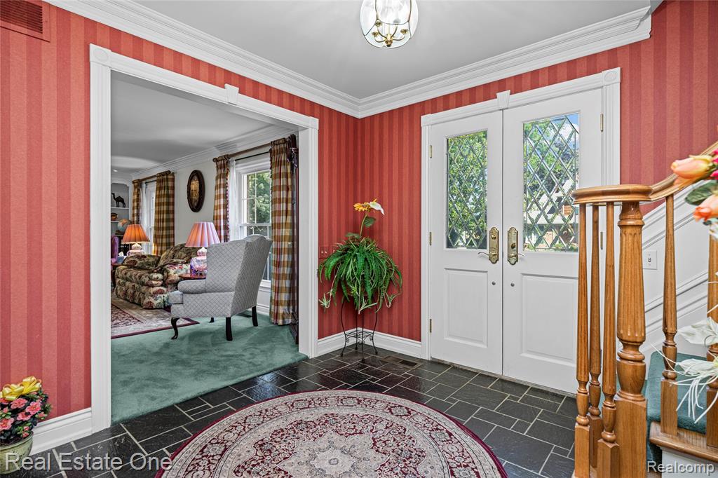 69 Willow Tree Place Property Photo 4