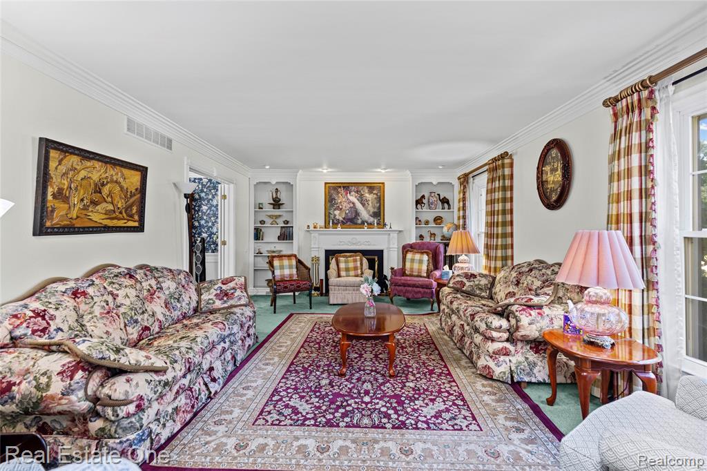 69 Willow Tree Place Property Photo 6