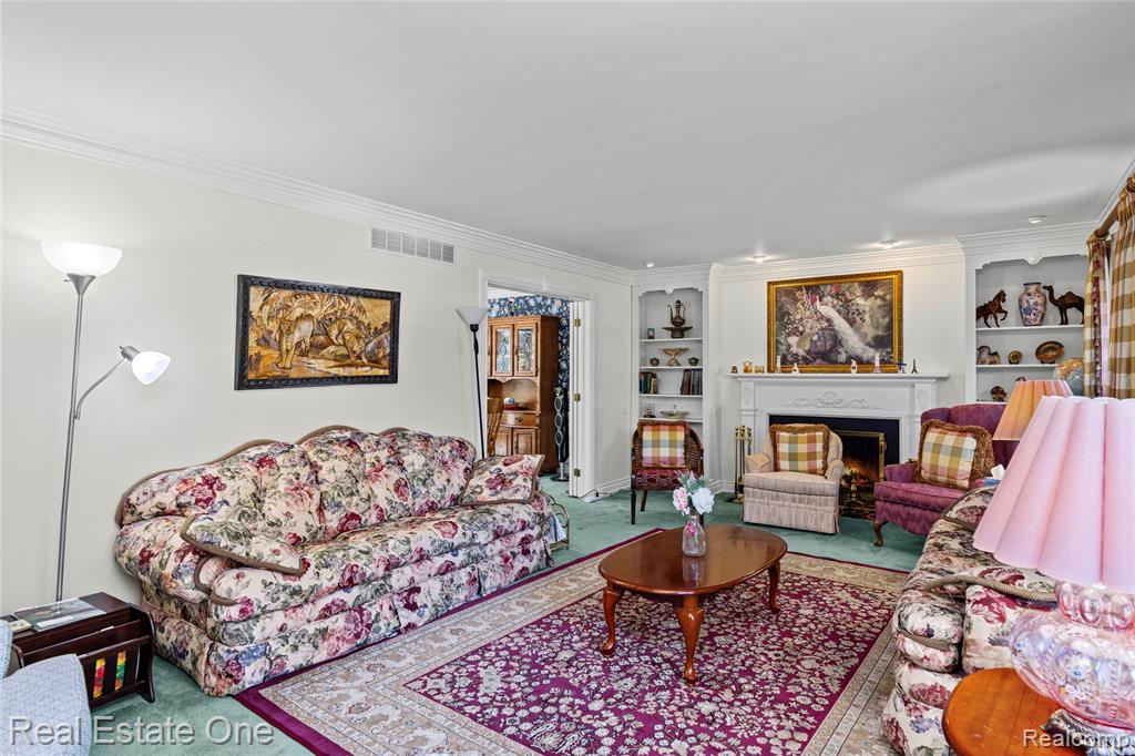 69 Willow Tree Place Property Photo 7