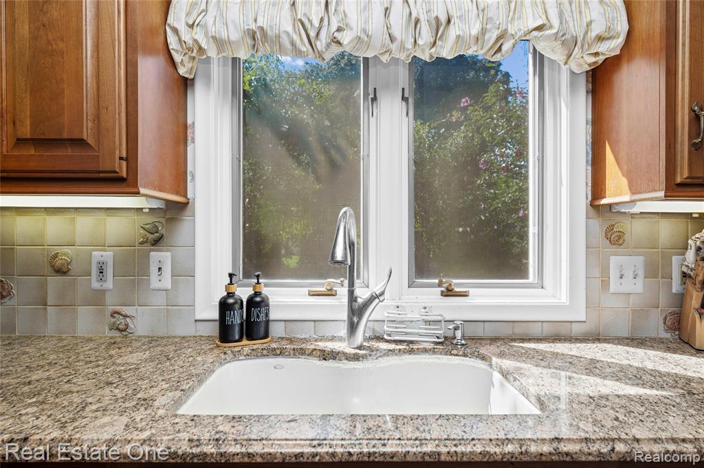 69 Willow Tree Place Property Photo 18