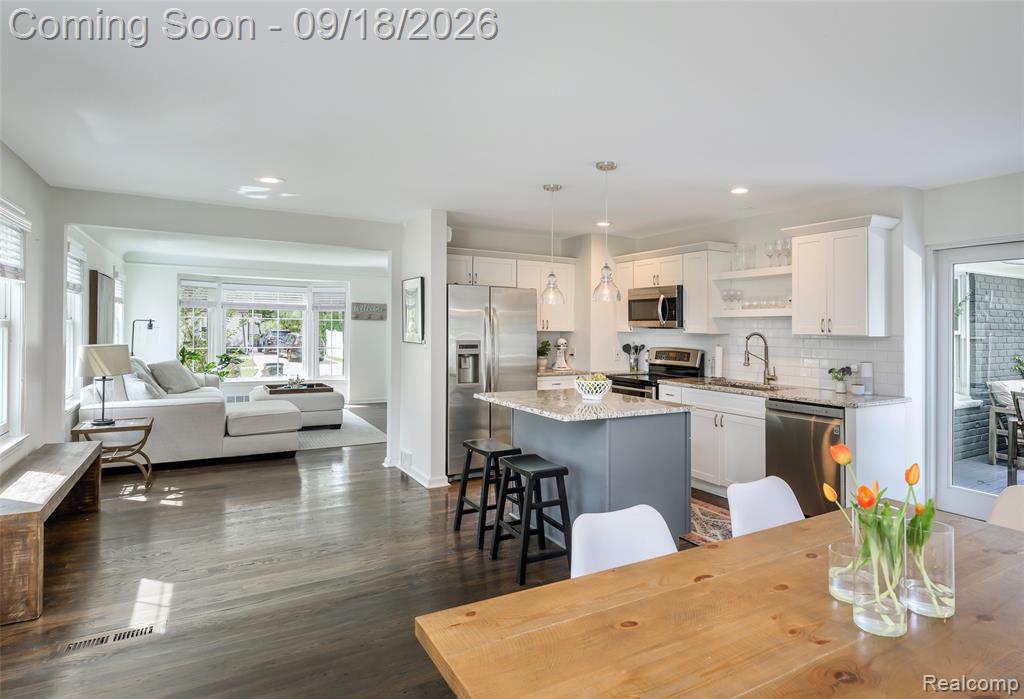 1617 Penistone Street Property Photo 4