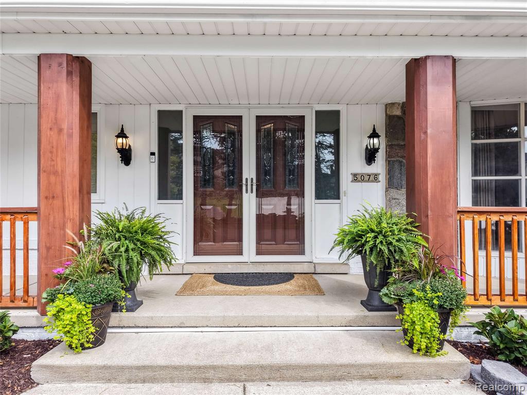 5076 Watergate Road Property Photo 2