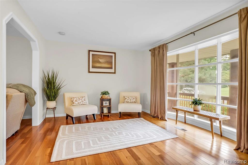 5076 Watergate Road Property Photo 10