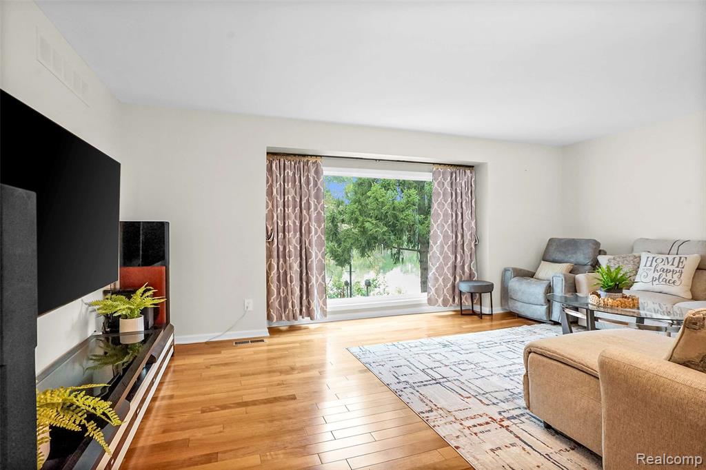 5076 Watergate Road Property Photo 12